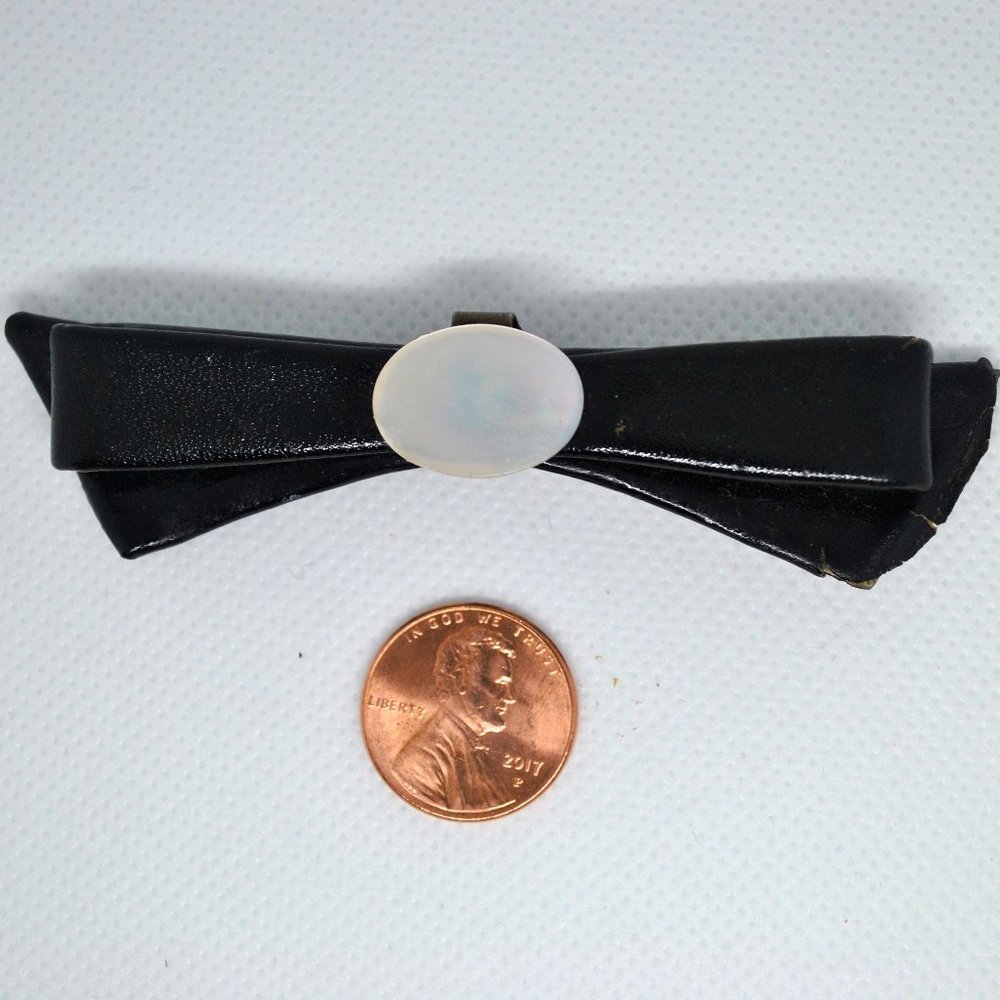 Vintage Leather/Mother of Pearl Shoe Clip